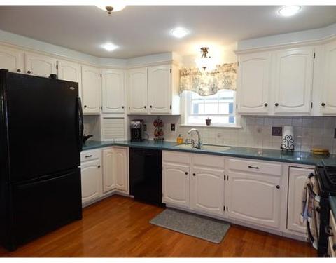 17 Walnut St, Danvers, MA 01923 photo 4