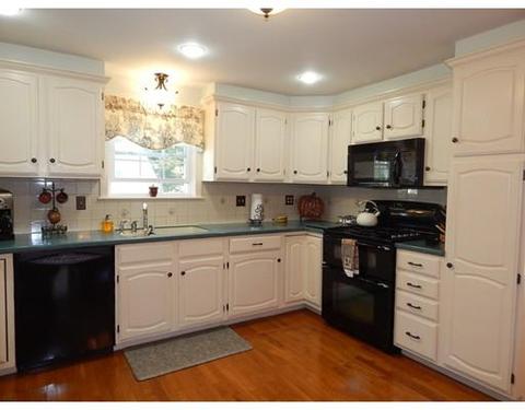 17 Walnut St, Danvers, MA 01923 photo 3