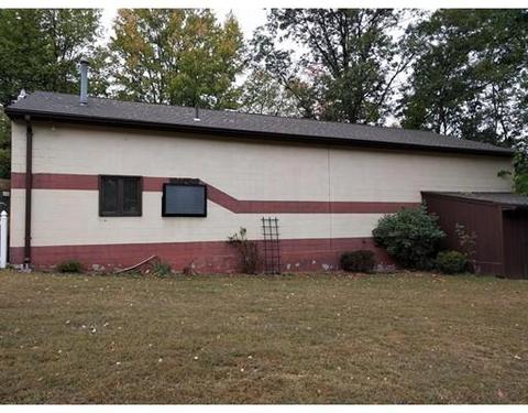 240 West St, Ludlow, MA 01056 photo 4