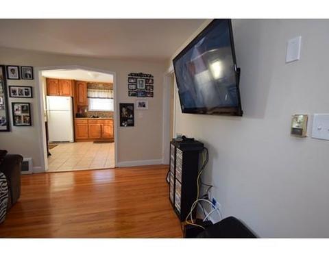 30 Thornton St, Springfield, MA 01104 photo 7