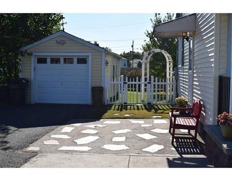 32 Rita St, Springfield, MA 01118 photo 4