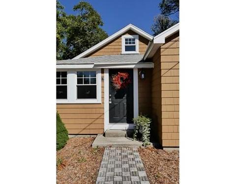 17 Parkwood Dr, Wareham, MA 02571 photo 2
