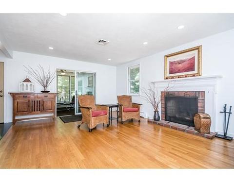 14 Brewer Ln, Reading, MA 01867 photo 4