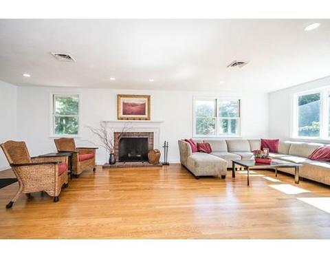 14 Brewer Ln, Reading, MA 01867 photo 3