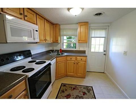 471 Plumtree Rd, Springfield, MA 01118 photo 2