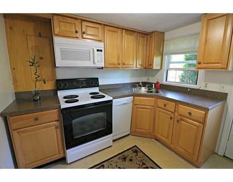 471 Plumtree Rd, Springfield, MA 01118 photo 3