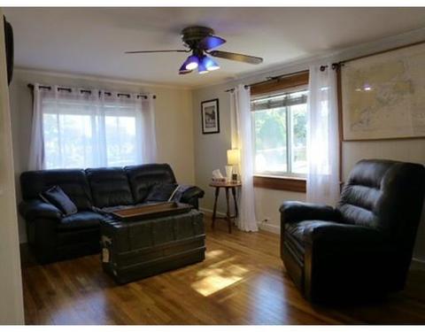 16 Grove St, Gloucester, MA 01930 photo 5