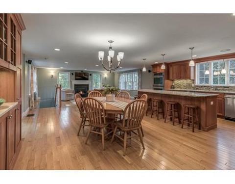66 Edgemont Ave, Reading, MA 01867 photo 2