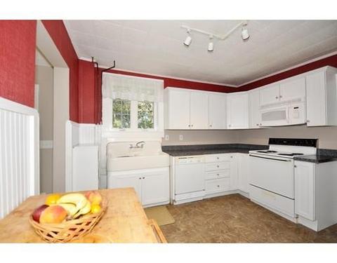 46 Thompson St, Maynard, MA 01754 photo 2
