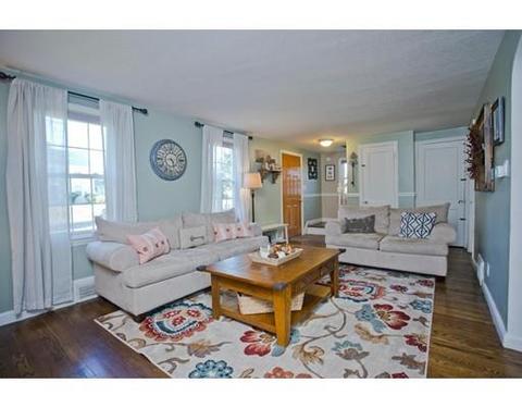 67 Wayside St, Springfield, MA 01118 photo 4