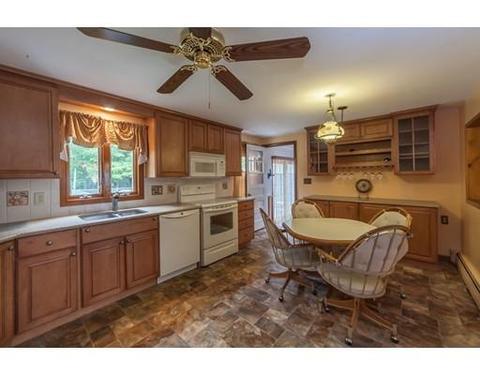 4 Hampton Rd, Enfield, CT 06082 photo 3