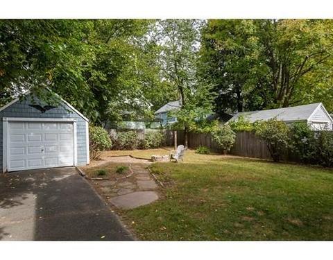 52 Blaine St, Springfield, MA 01108 photo 3