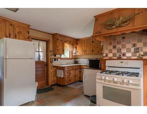 38 Willow St, Florence, MA 01062 photo 4