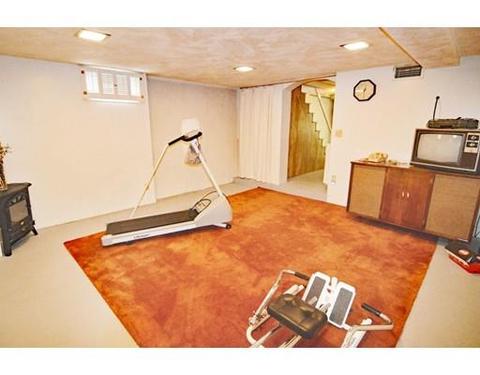 130 Packard Ave, Springfield, MA 01118 photo 17