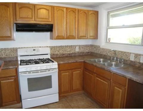 726 Bradley Rd, Springfield, MA 01109 photo 2