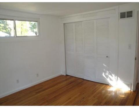 726 Bradley Rd, Springfield, MA 01109 photo 7