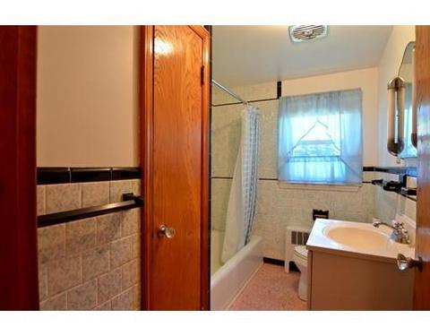 91 Holden St, Worcester, MA 01606 photo 3