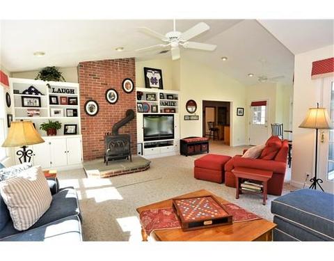 46 Hemlock Ln, Lancaster, MA 01523 photo 2