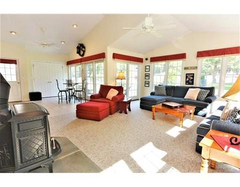 46 Hemlock Ln, Lancaster, MA 01523 photo 3