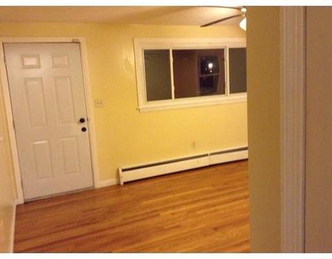 75 Balis St, Springfield, MA 01109 photo 4