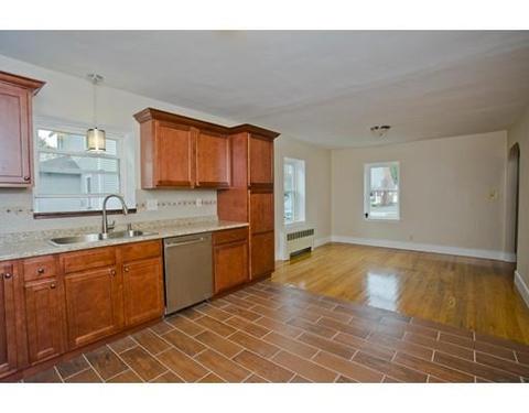 76 Strong St, Springfield, MA 01104 photo 4