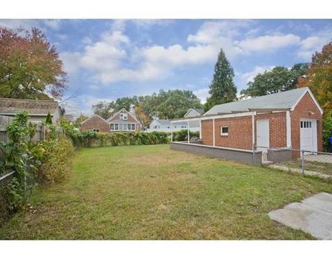 76 Strong St, Springfield, MA 01104 photo 2