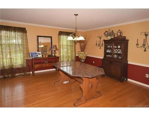 32 Eaglebrook Dr, Somers, CT 06071 photo 5