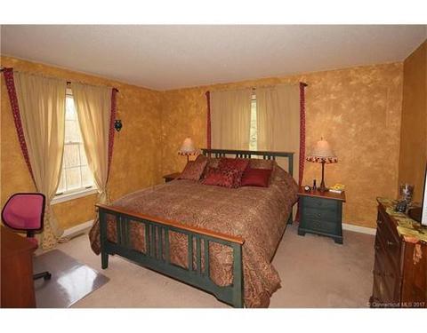 32 Eaglebrook Dr, Somers, CT 06071 photo 16