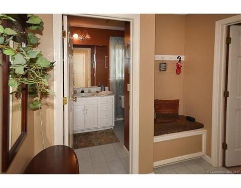 32 Eaglebrook Dr, Somers, CT 06071 photo 14