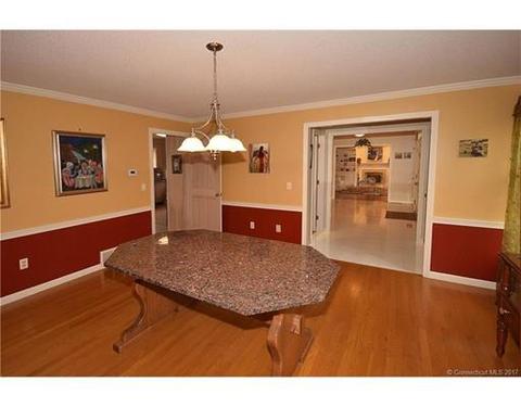 32 Eaglebrook Dr, Somers, CT 06071 photo 4