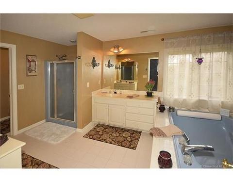 32 Eaglebrook Dr, Somers, CT 06071 photo 21