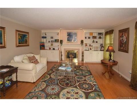 32 Eaglebrook Dr, Somers, CT 06071 photo 3