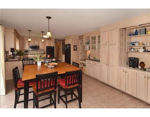 32 Eaglebrook Dr, Somers, CT 06071 photo 9