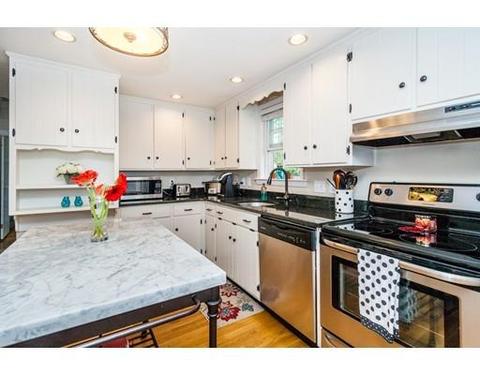 4 Pickering Ct, Danvers, MA 01923 photo 3