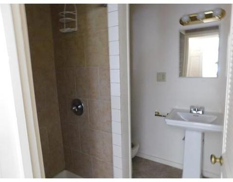 32 Continental St, Springfield, MA 01108 photo 9