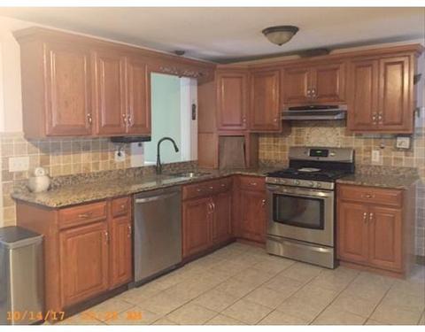 118 Tamarack Dr, Springfield, MA 01129 photo 2
