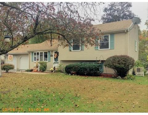 118 Tamarack Dr, Springfield, MA 01129 photo 1