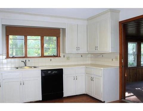 25 Redstone Dr, Springfield, MA 01118 photo 3
