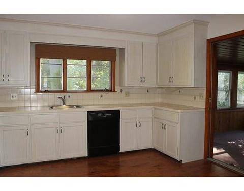 25 Redstone Dr, Springfield, MA 01118 photo 4