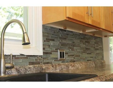 377 Stapleton Rd, Springfield, MA 01109 photo 4