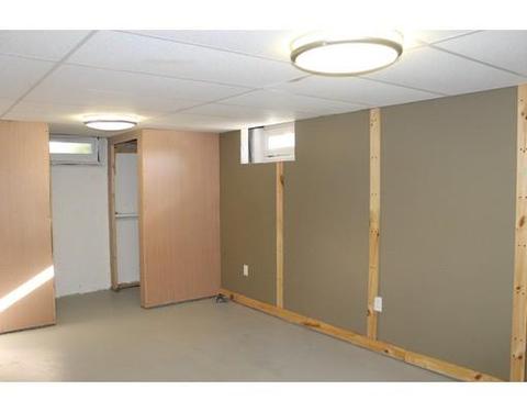 377 Stapleton Rd, Springfield, MA 01109 photo 13