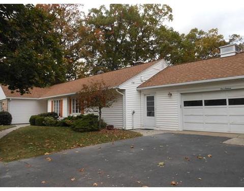 116 Pondview Dr, Springfield, MA 01118 photo 2