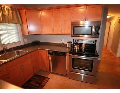 17 Moore St, Chicopee, MA 01013 photo 4