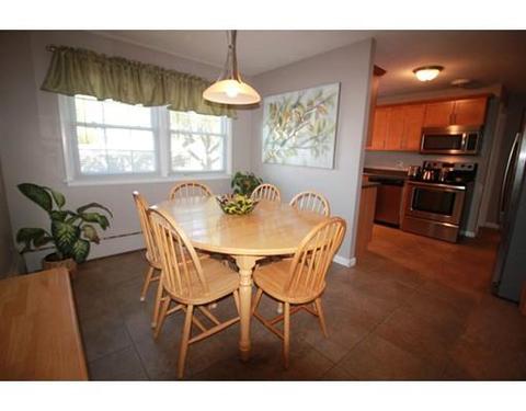 17 Moore St, Chicopee, MA 01013 photo 2