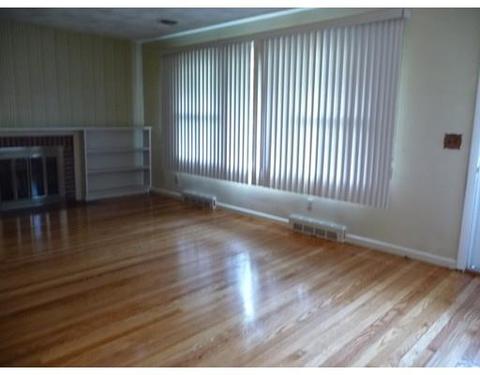 57 Bremen St, Springfield, MA 01108 photo 2
