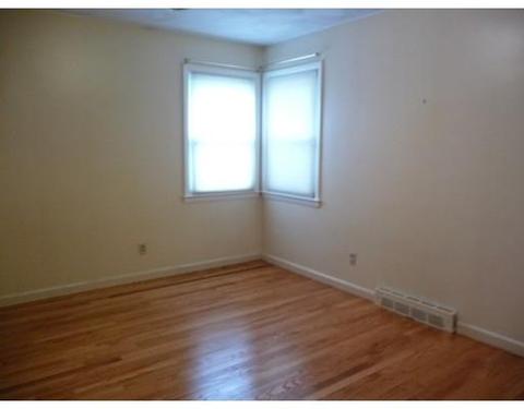 57 Bremen St, Springfield, MA 01108 photo 4