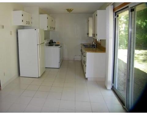 907 Bradley Rd, Springfield, MA 01109 photo 4
