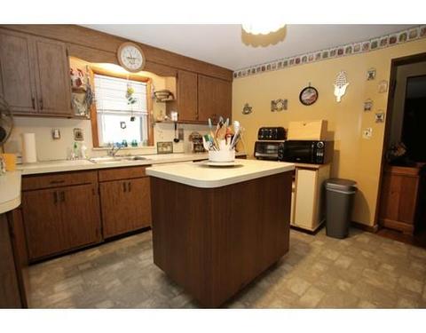26 Lothrop St, Saugus, MA 01906 photo 3