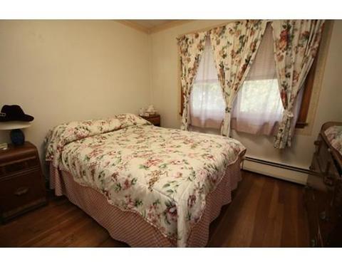 26 Lothrop St, Saugus, MA 01906 photo 13
