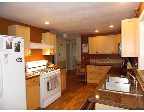 61 Helberg Rd, Springfield, MA 01128 photo 9
